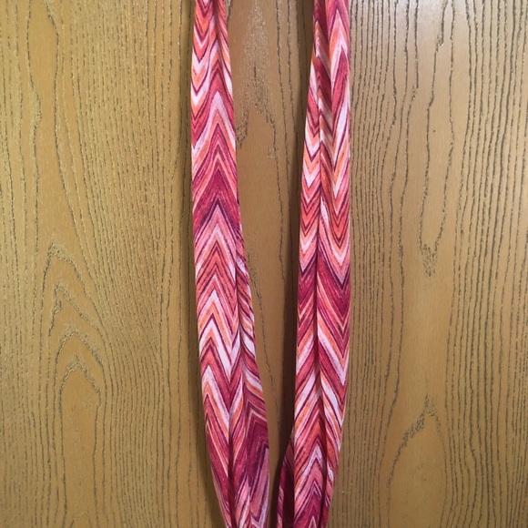 *Scarf* - Picture 2 of 4